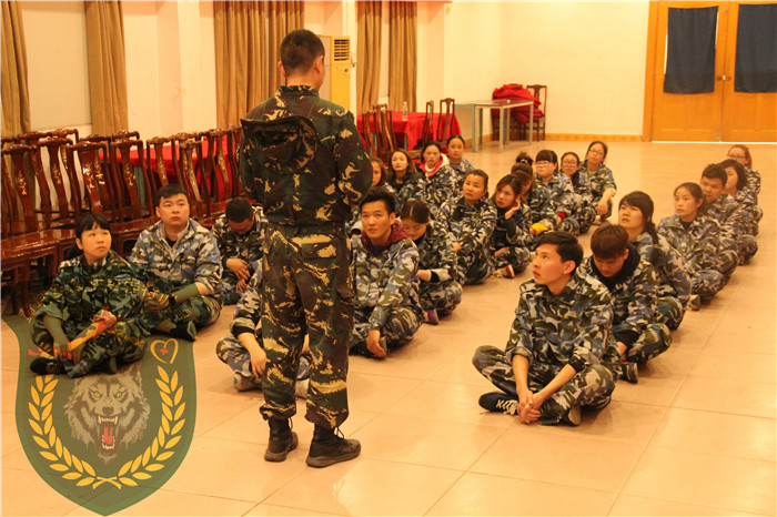 香港珈蓝集团26人到黄埔军事训练营进行军事拓展