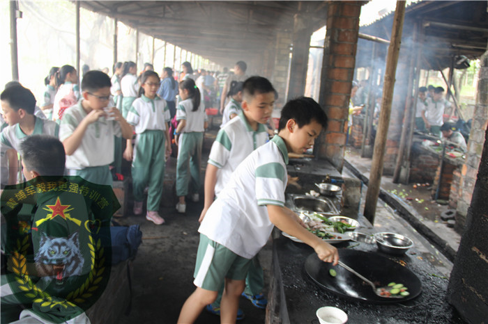 东莞香市小学五、六年级758人到黄埔军事拓展训练基地进行社会实践一天