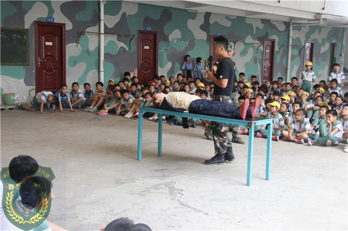 东莞香市小学三、四年级853人到黄埔军事拓展训练基地进行社会实践